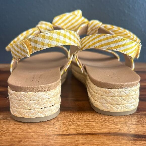 NWOT Yellow and white gingham sandals, sz 7 - Picture 4 of 7